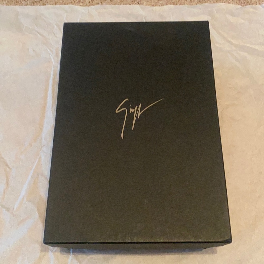 Giuseppe Zanotti shoe box
